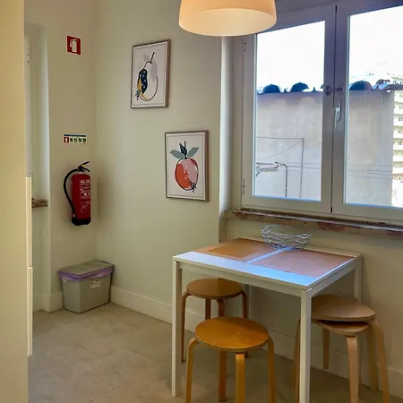 Bright & Spacious By The River, By Timecooler Daire Lisboa