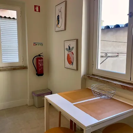 Bright & Spacious By The River, By Timecooler Apartament *