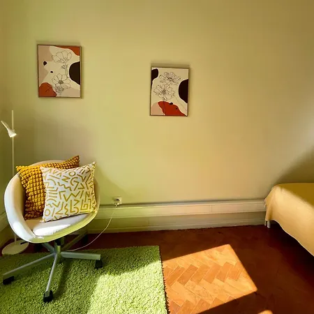 Bright & Spacious By The River, By Timecooler Apartament