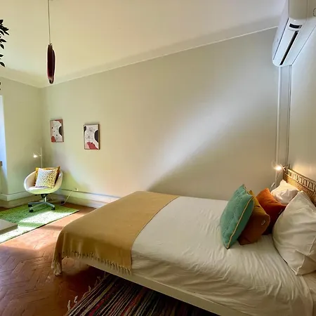 Bright & Spacious By The River, By Timecooler Lisboa