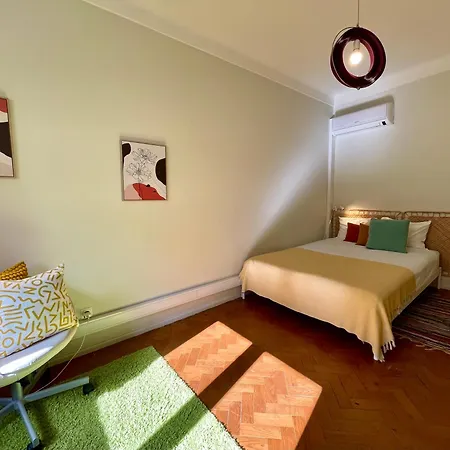 Bright & Spacious By The River, By Timecooler