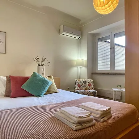 Bright & Spacious By The River, By Timecooler Appartement *