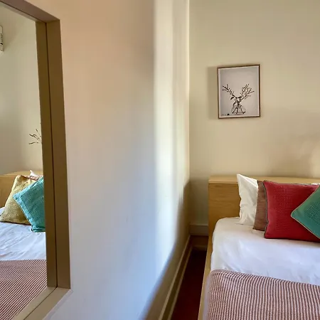 Bright & Spacious By The River, By Timecooler Lisboa