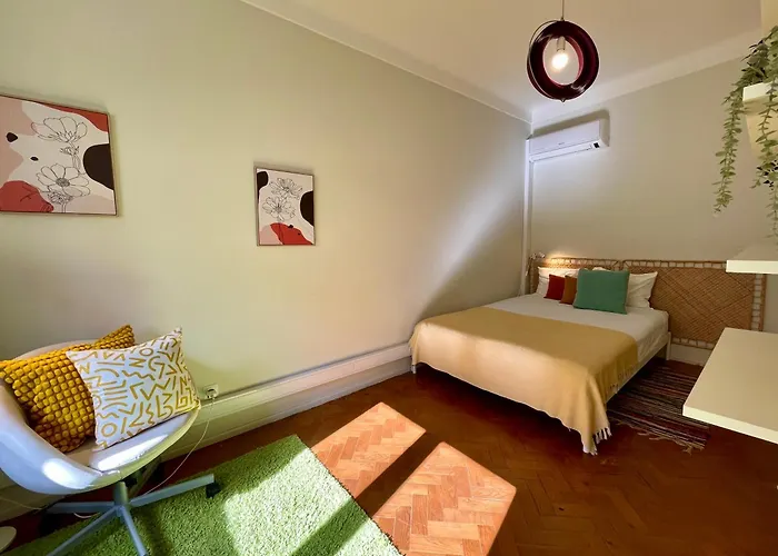 Bright & Spacious By The River, By Timecooler