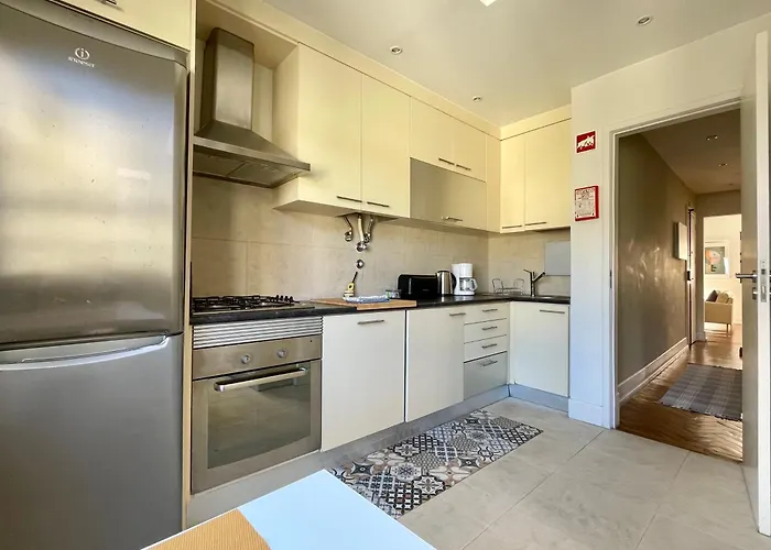 Διαμέρισμα Bright & Spacious By The River, By Timecooler *