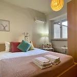 Bright & Spacious By The River, By Timecooler * リスボン