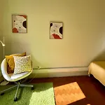 Bright & Spacious By The River, By Timecooler アパート