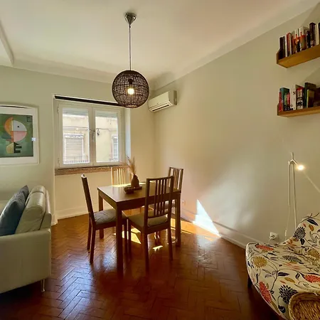 Bright & Spacious By The River, By Timecooler דירה *