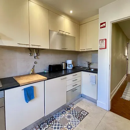 Bright & Spacious By The River, By Timecooler ליסבון