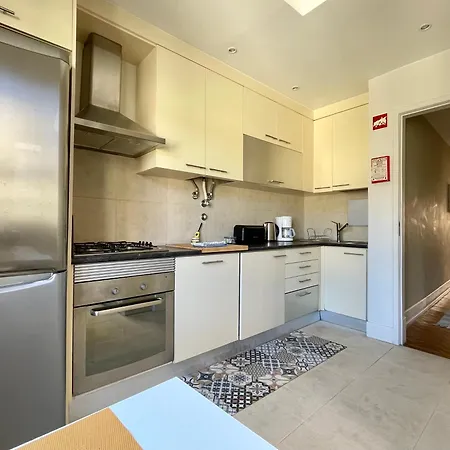 דירה Bright & Spacious By The River, By Timecooler *