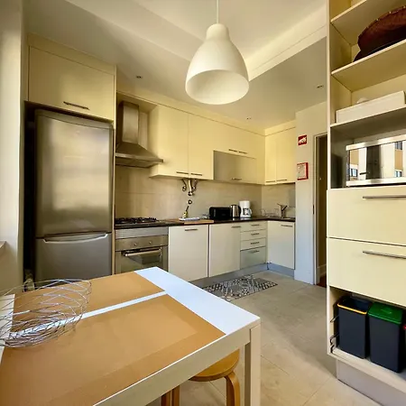 Bright & Spacious By The River, By Timecooler Daire Lisboa